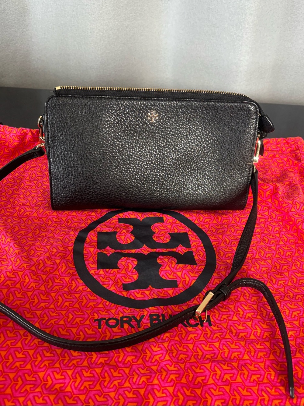 Tory Burch Robinson Black pebbled Leather Crossbody Bag convert clutch wallet